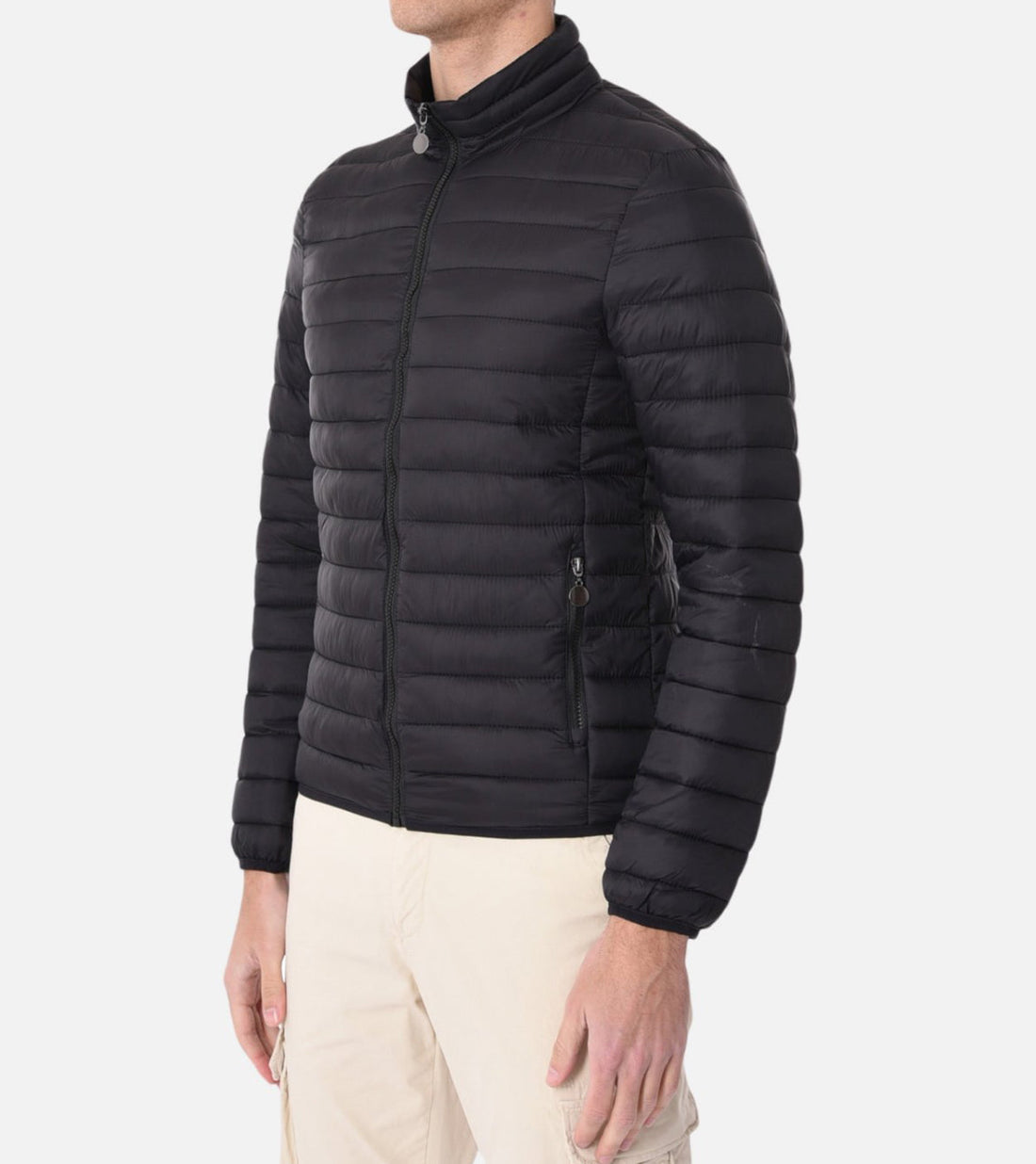 uomo indossa piumino 100 grammi