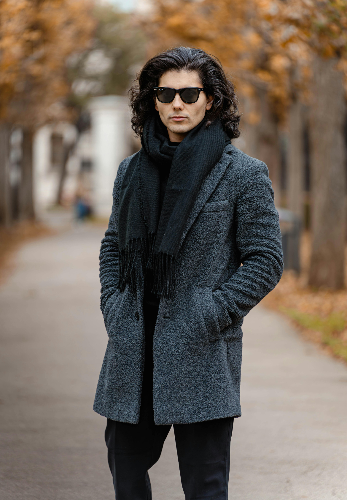 outfit uomo con occhiali