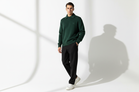 ragazzo con maglione verde